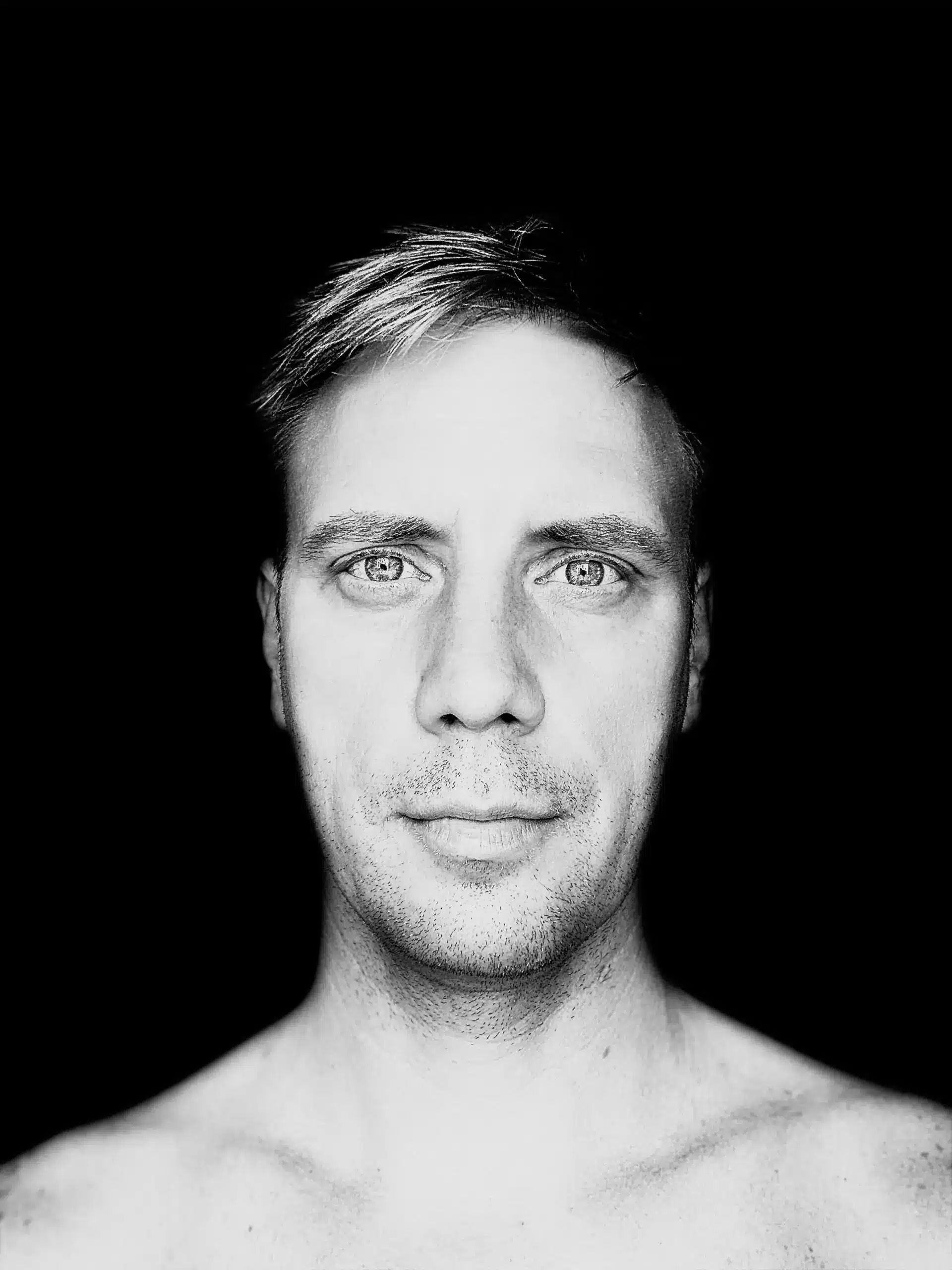 Retrato en blanco y negro de Sergio Chernykh